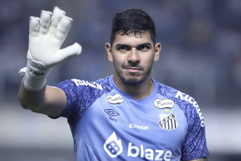 SP – SANTOS – 05/02/2025 – PAULISTA 2025, SANTOS X BOTAFOGO-SP – Joao Paulo jogador do Santos durante aquecimento antes da partida contra o Botafogo-SP no estadio Vila Belmiro pelo campeonato Paulista 2025. Foto: Reinaldo Campos/AGIF