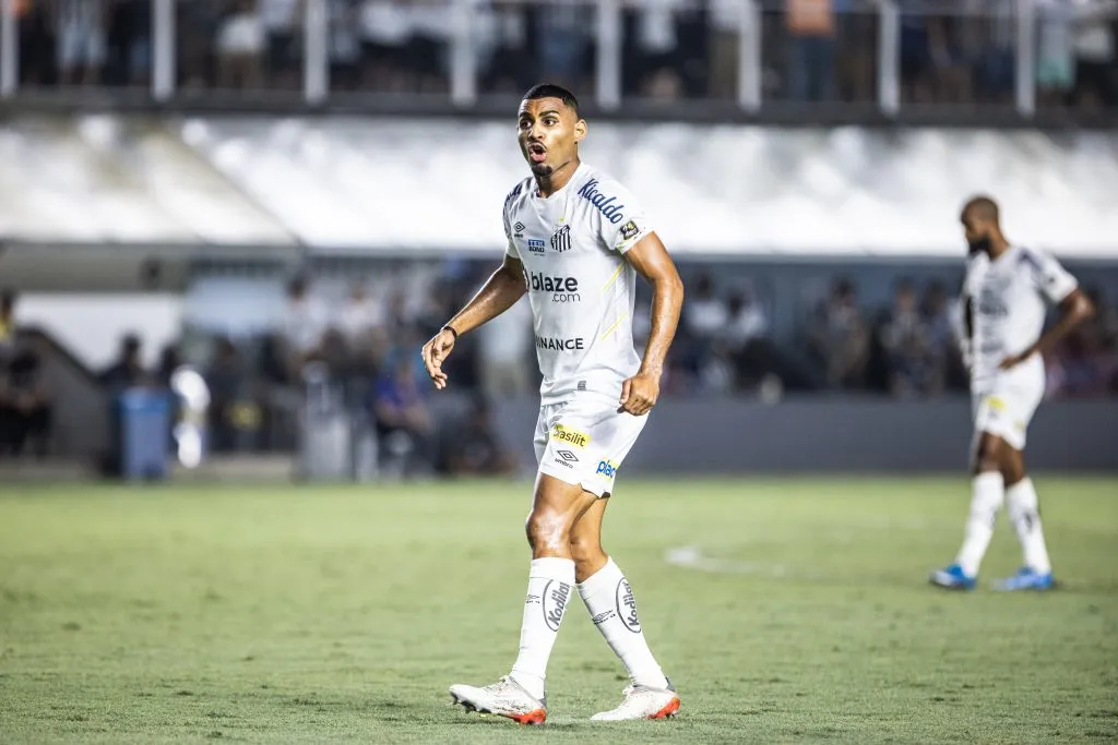 Joaquim se destacou na defesa do Santos na última temporada. Foto: Abner Dourado/AGIF