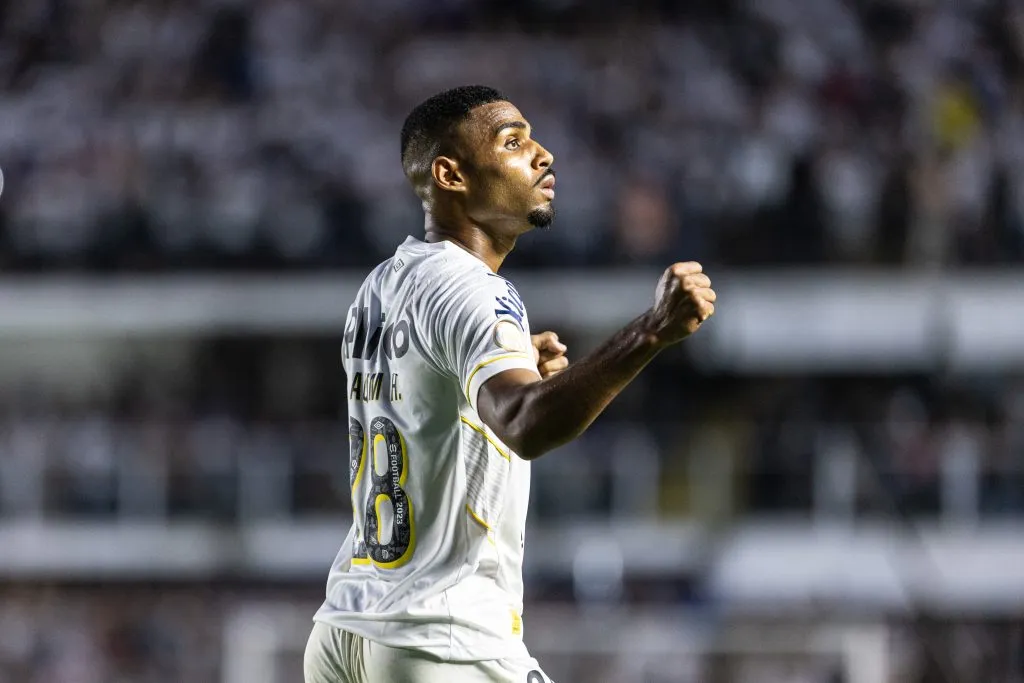 Joaquim jogador do Santos comemora gol durante partida contra o Vasco no estadio Vila Belmiro pelo campeonato Brasileiro A 2023. Foto: Abner Dourado/AGIF