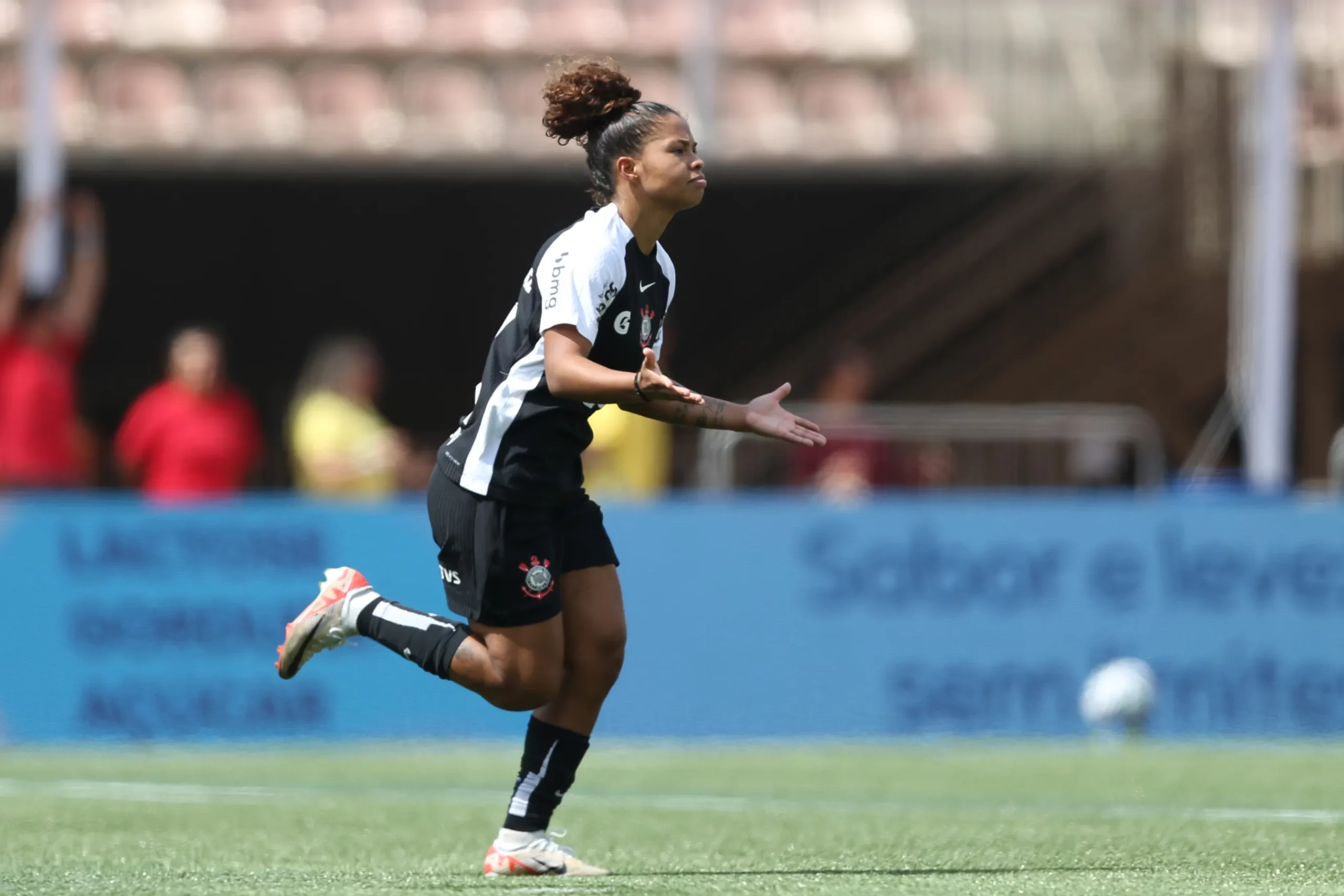 Jogadora das Brabas. Foto: Marlon Costa/AGIF