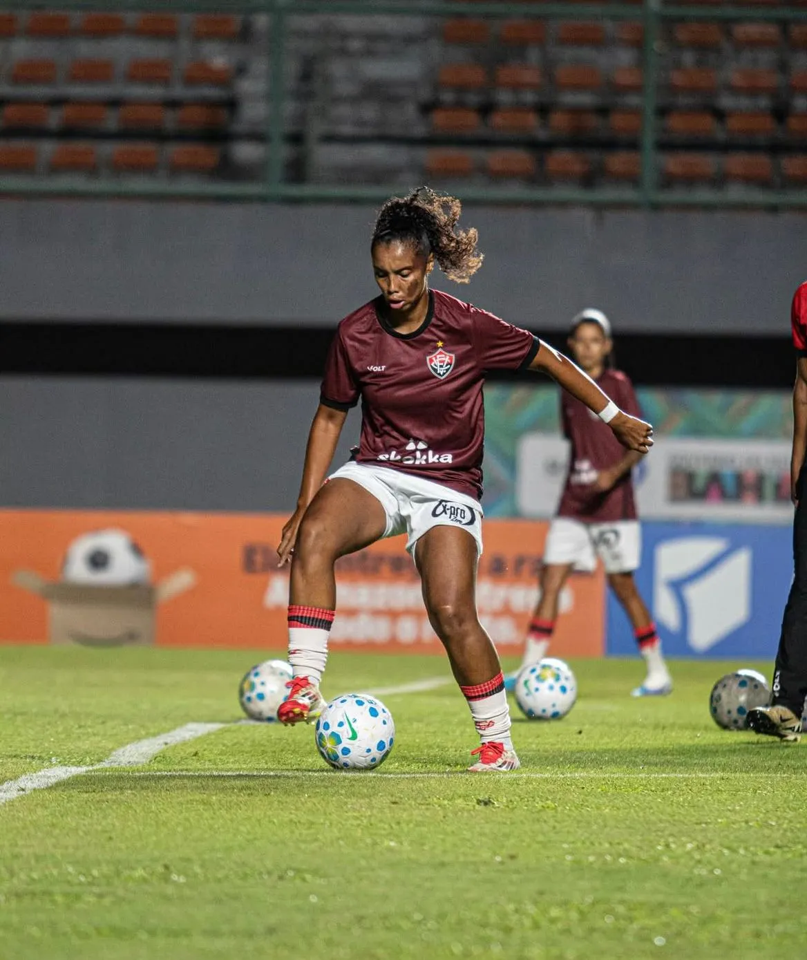 Jogadora do Vitória aquecendo antes do BaVi. Foto: Reprodução/Redes Sociais