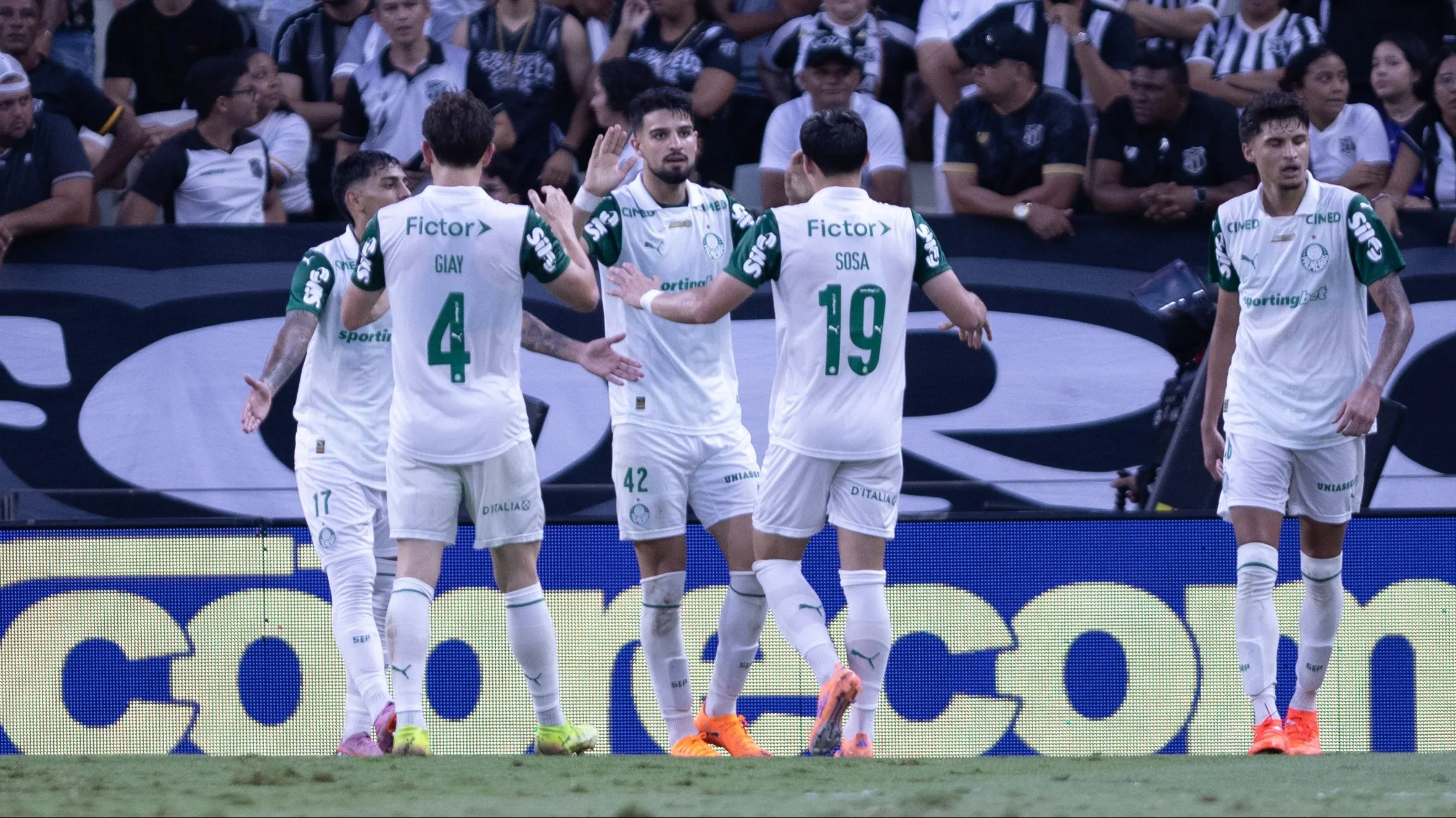 Jogadores do Palmeiras comemorando. Foto: Baggio Rodrigues/AGIF