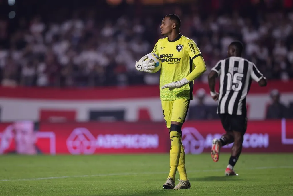 John Victor, goleiro do Botafogo durante partida contra o São Paulo no Morumbi – Brasileirão A 2024 Foto: Ettore Chiereguini/AGIF