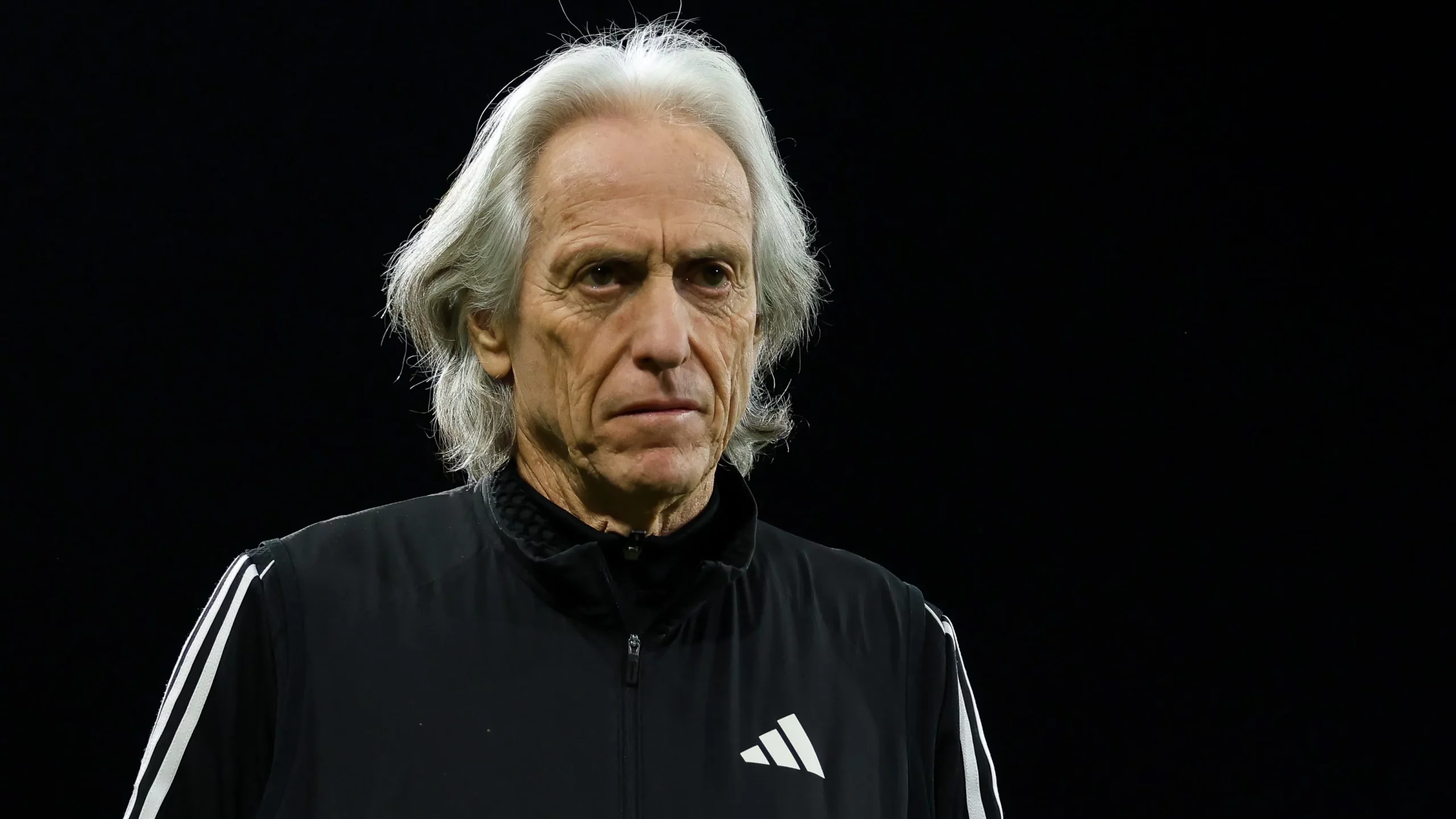 Jorge Jesus, atualmente na Arábia Saudita, não foi sondado pelo Flamengo para substituir Filipe Luís – Foto: Yasser Bakhsh/Getty Images