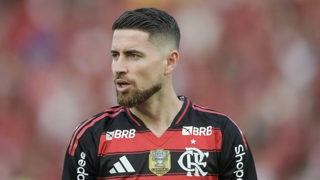 Jorginho tem feito a diferença em campo pelo Flamengo – Foto: Thiago Ribeiro/AGIF