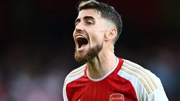Jorginho durante partida. Foto: Mike Hewitt/Getty Images