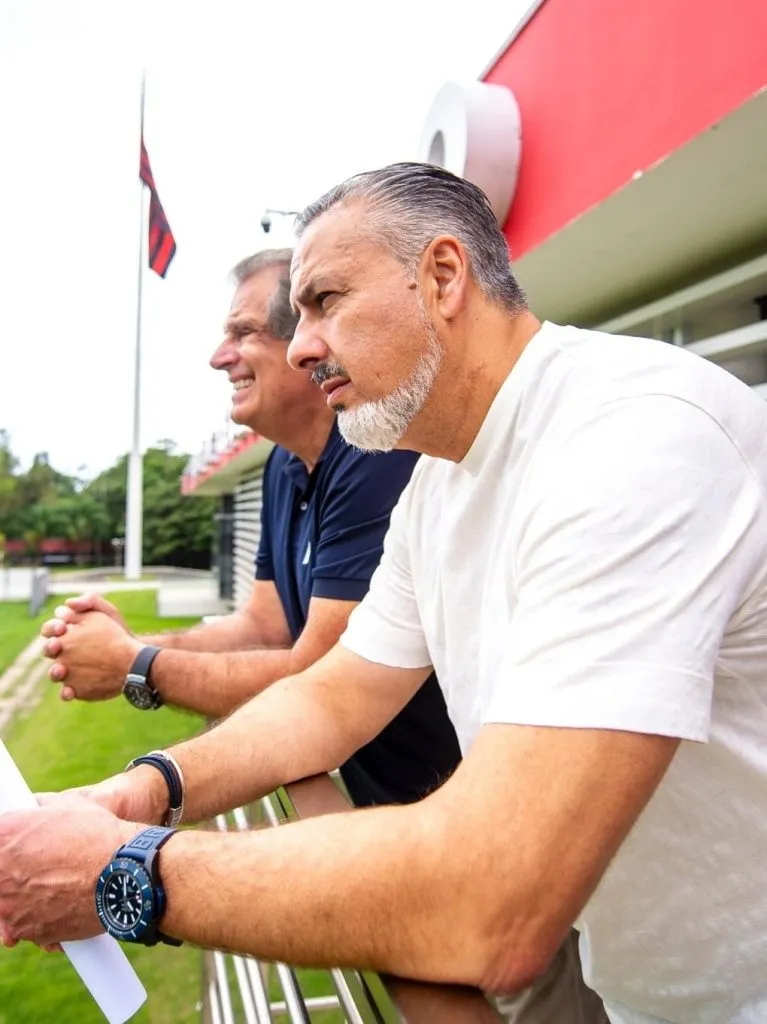 José Boto e BAP olhando os campos do Ninho do Urubu - Foto: Marcelo Cortes/CRF