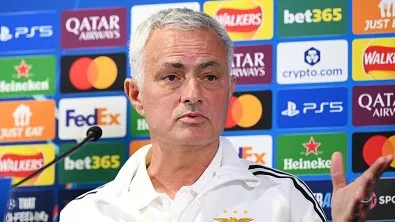 José Mourinho durante entrevista coletiva. Foto: Alex Broadway/Getty Images