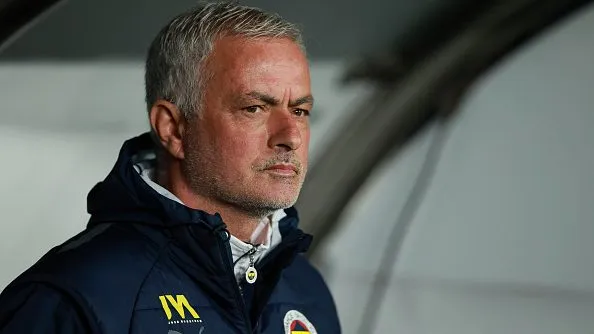 José Mourinho durante partida. Foto: Ahmad Mora/Getty Images