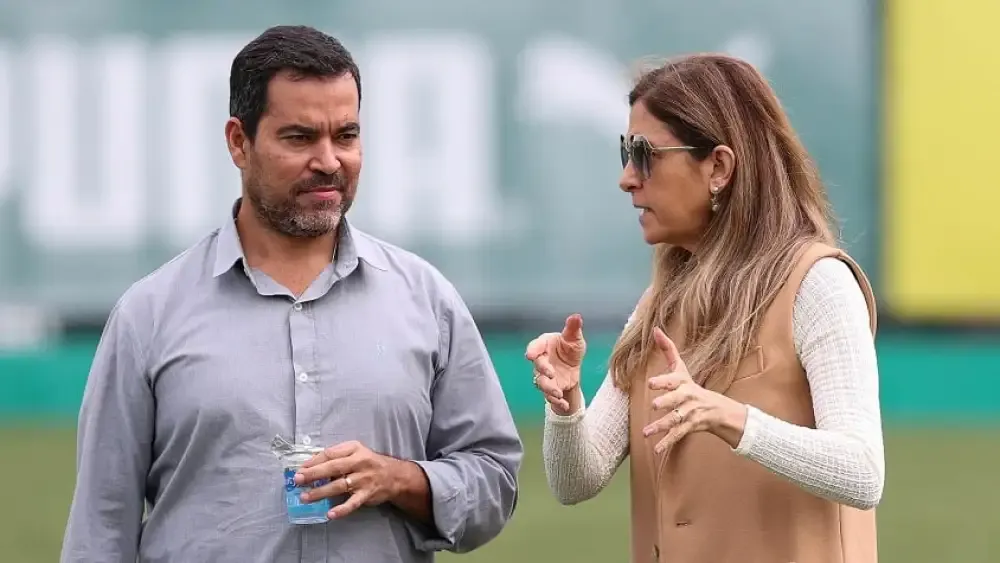 JP Sampaio e Leila Pereira conversando – Foto: Cesar Greco/Palmeiras