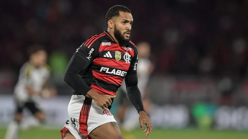 Juninho vem se empenhando em busca de conquistar seu espaço no elenco – Foto: Thiago Ribeiro/AGIF