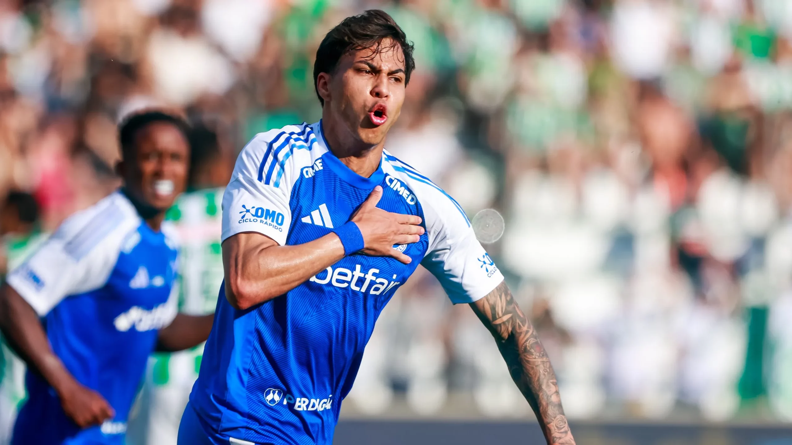 RS – CAXIAS DO SUL – 20/11/2025 – BRASILEIRO A 2025, JUVENTUDE X CRUZEIRO – Kaio Jorge jogador do Cruzeiro comemora seu gol durante partida contra o Juventude no estadio Alfredo Jaconi pelo campeonato Brasileiro A 2025. Foto: Luiz Erbes/AGIF