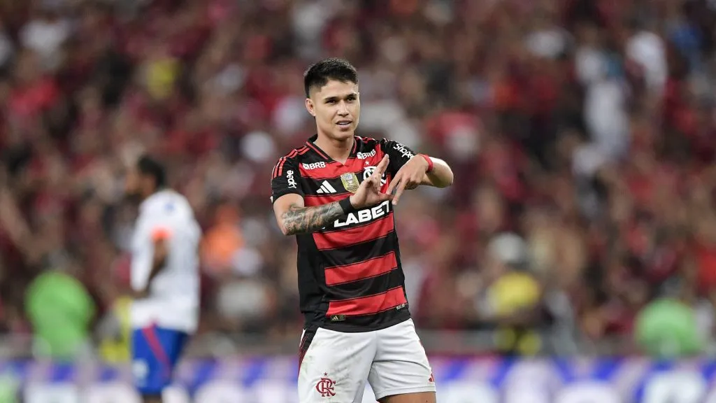 Luiz Araújo balançou a rede duas vezes pelo Flamengo contra o Fortaleza – Foto: Thiago Ribeiro/AGIF