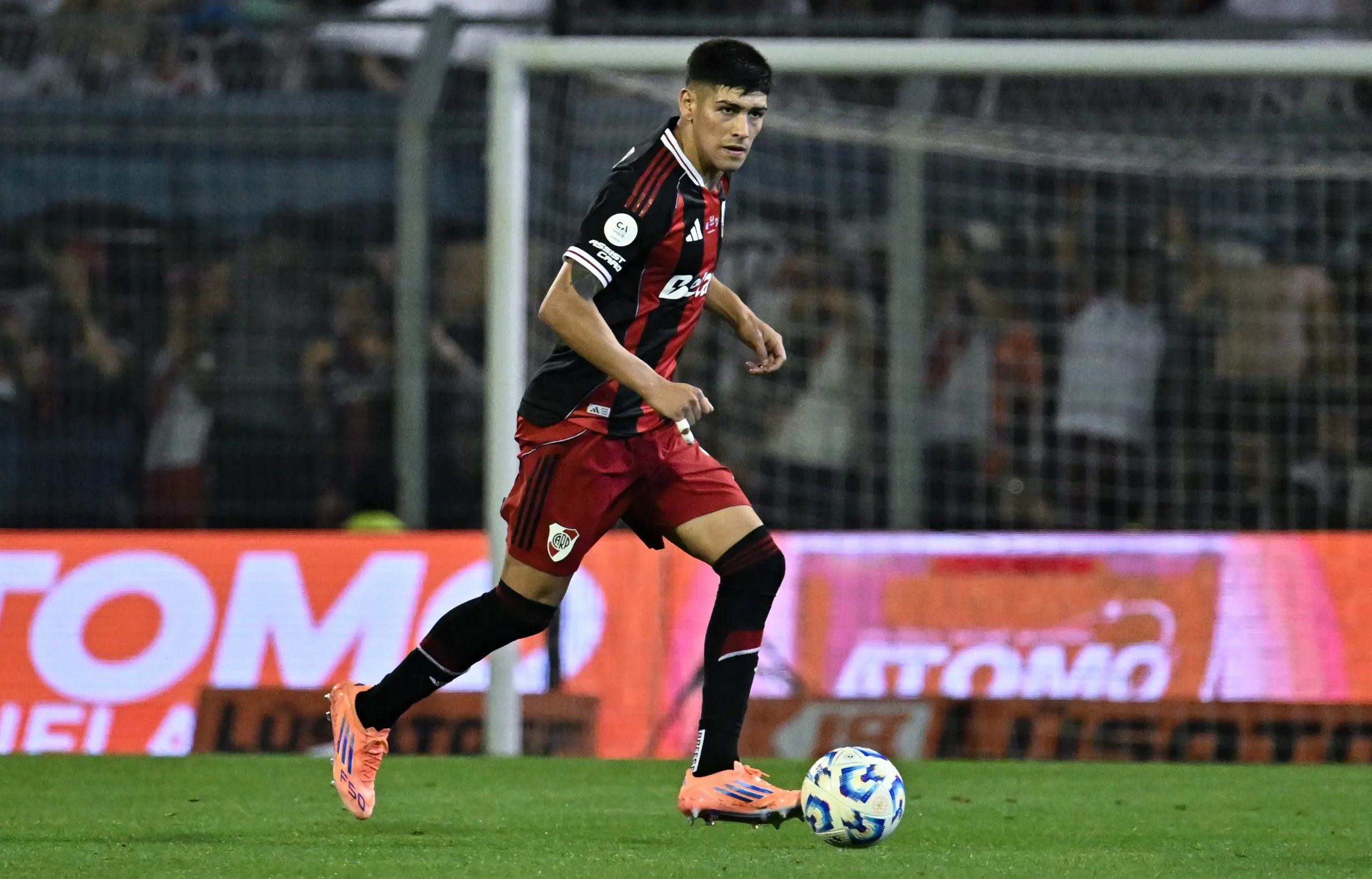 O zagueiro em ação pelo River Plate. Photo by Luciano Bisbal/Getty Images