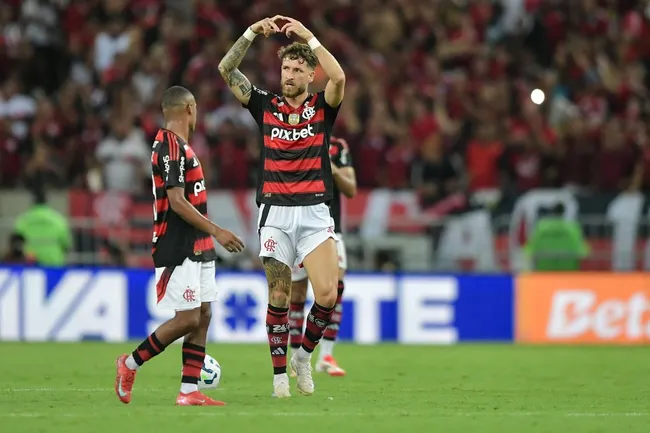 A web foi à loucura com as atuações do zagueiro, que, vive uma das melhores fases desde que chegou ao clube.  Foto: Thiago Ribeiro/AGIF