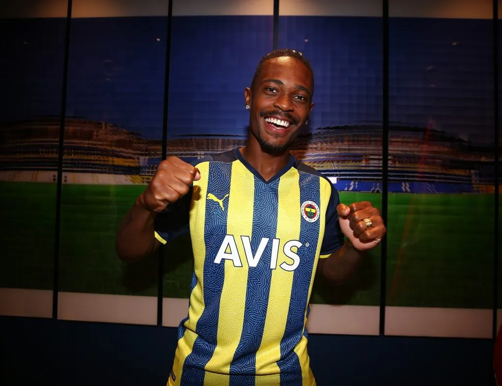 Lincoln chegou ao Fenerbahçe, da Turquia, a pedido de Jorge Jesus na última temporada – Foto: Divulgação