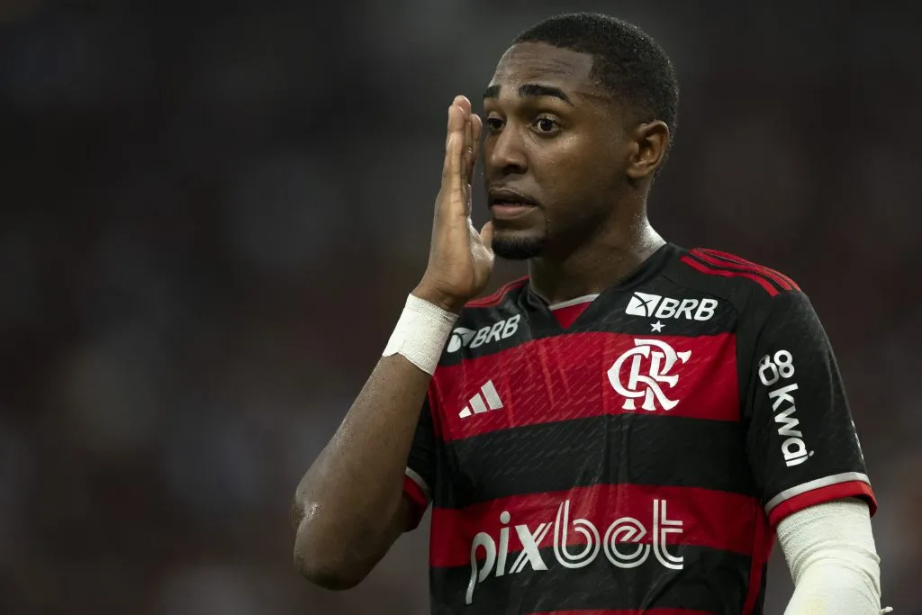 Lorran busca mais espaço com Filipe Luís. Foto: Jorge Rodrigues/AGIF