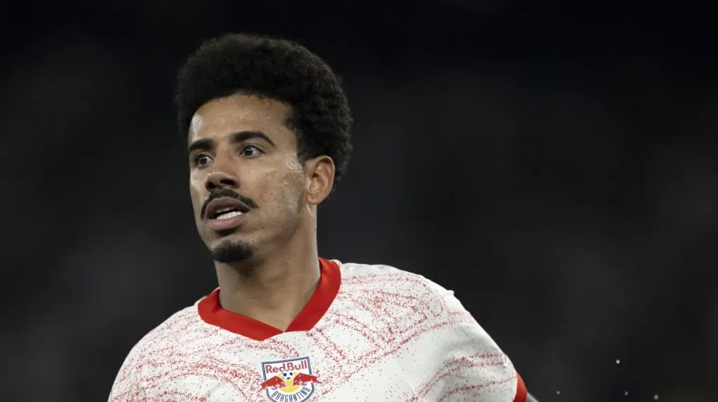 RJ – RIO DE JANEIRO – 26/06/2024 – BRASILEIRO A 2024, BOTAFOGO X BRAGANTINO – Lucas Evangelista jogador do Bragantino comemora seu gol durante partida contra o Botafogo no estadio Engenhao pelo campeonato Brasileiro A 2024. Foto: Jorge Rodrigues/AGIF