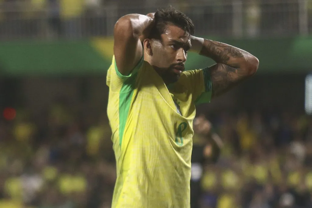 Lucas Paqueta jogador do Brasil lamenta durante partida contra o Equador no estadio Couto Pereira pelo campeonato Eliminatorias Copa Do Mundo 2026. Foto: Gabriel Machado/AGIF