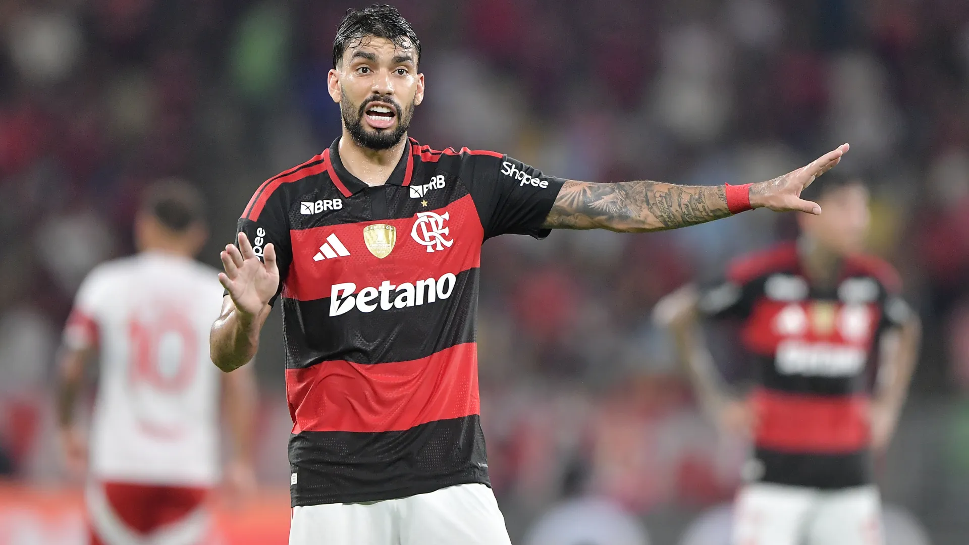 Paquetá deve iniciar a partida como titular neste sábado (7) – Foto: Thiago Ribeiro/AGIF