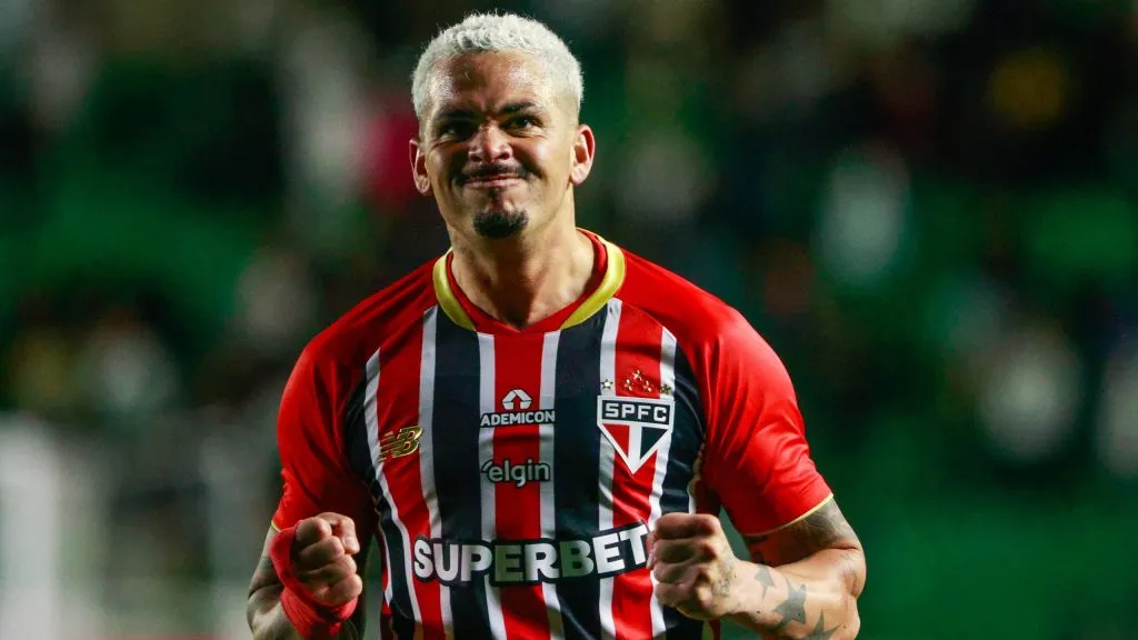 Luciano comemorando gol pelo São Paulo contra o Juventude. Foto: Luiz Erbes/AGIF