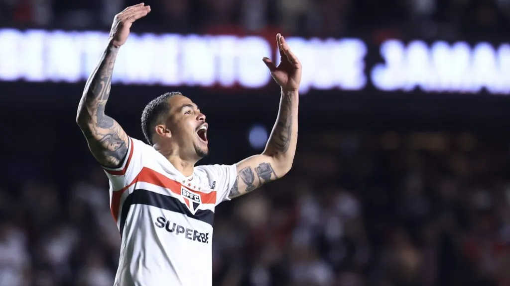 Luciano comemorando gol marcado pelo São Paulo na Copa Libertadores – Foto: Marcello Zambrana/AGIF