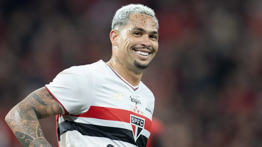 Luciano em ação pelo São Paulo – Foto: Hedeson Alves/AGIF