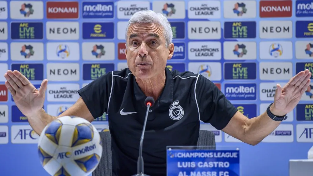 Luís Castro vem sendo cobiçado no mercado nacional – Foto: IMAGO / NurPhoto