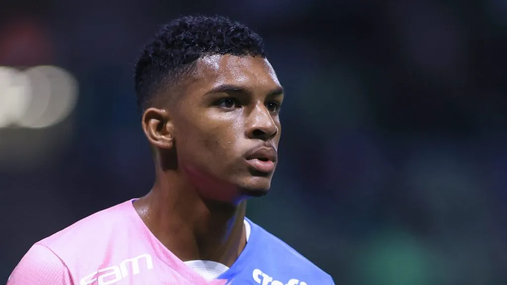 SP – SAO PAULO – 19/10/2023 – BRASILEIRO A 2023, PALMEIRAS X ATLETICO-MG – Luis Guilherme jogador do Palmeiras durante partida contra o Atletico-MG no estadio Arena Allianz Parque pelo campeonato Brasileiro A 2023. Foto: Marcello Zambrana/AGIF