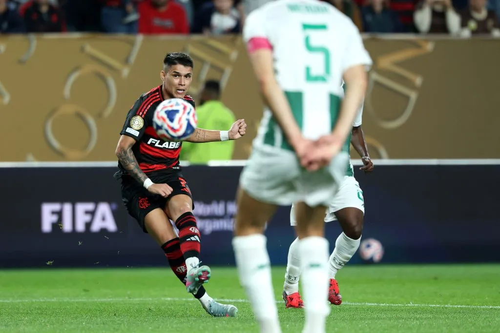 Momento do gol de Luiz Araújo. Photo by Al Bello/Getty Images