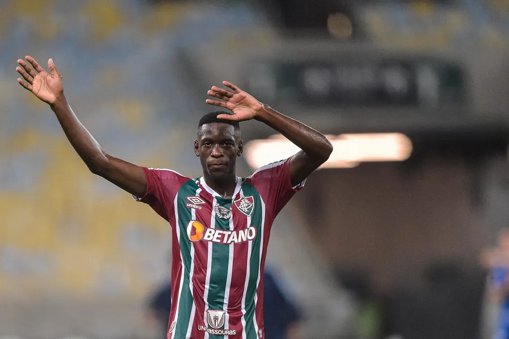 Luiz Henrique jogador do Fluminense comemora vitoria ao final da partida contra o Cruzeiro no estadio Maracana pelo campeonato Copa do Brasil 2022. Foto: Thiago Ribeiro/AGIF