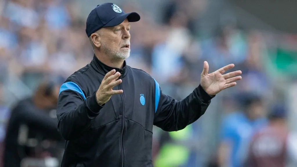 RS – PORTO ALEGRE – 13/09/2025 – BRASILEIRO A 2025, GREMIO X MIRASSOL – Mano Menezes tecnico do Gremio durante partida contra o Mirassol no estadio Arena do Gremio pelo campeonato Brasileiro A 2025. Foto: Liamara Polli/AGIF
