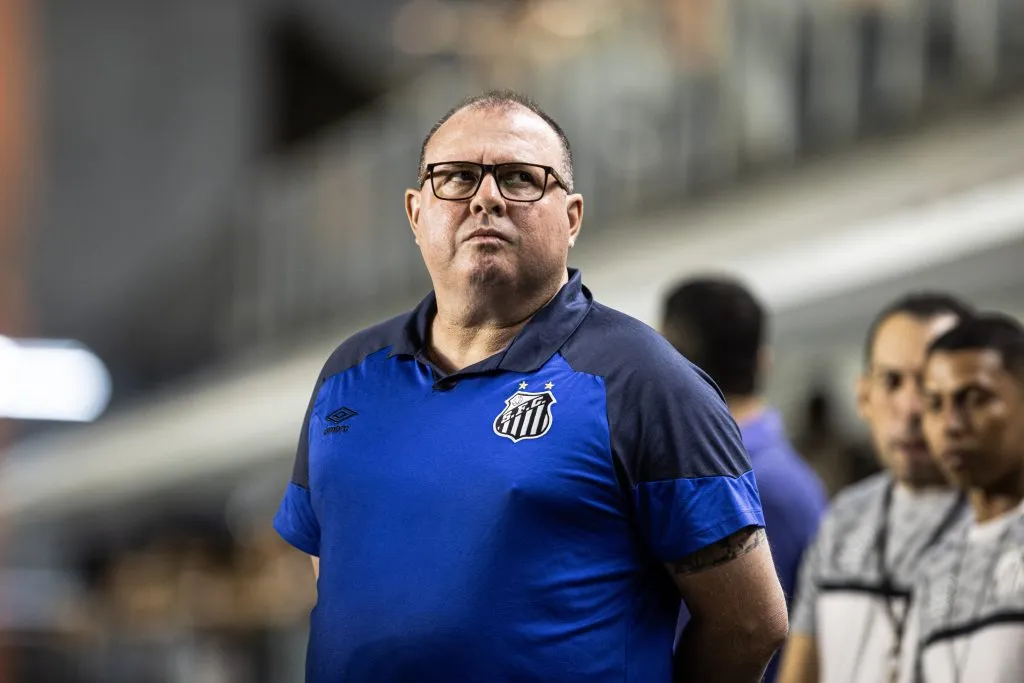 SP – SANTOS – 06/11/2023 – BRASILEIRO A 2023, SANTOS X CUIABA – Marcelo Fernandes tecnico do Santos durante partida contra o Cuiaba no estadio Vila Belmiro pelo campeonato Brasileiro A 2023. Foto: Abner Dourado/AGIF