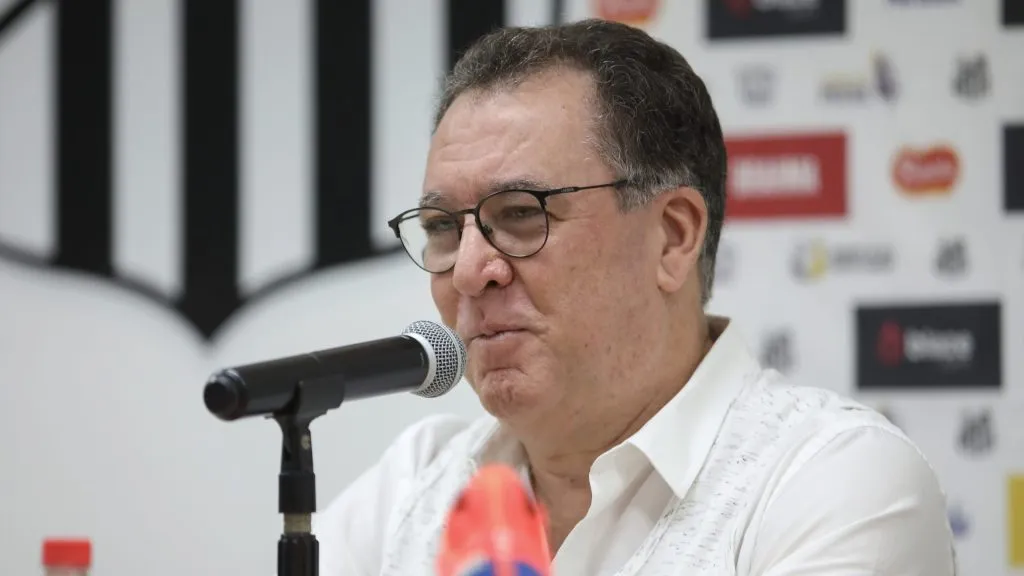 Marcelo Teixeira está em impressionado com Luis Castro –  Foto: Reinaldo Campos/AGIF