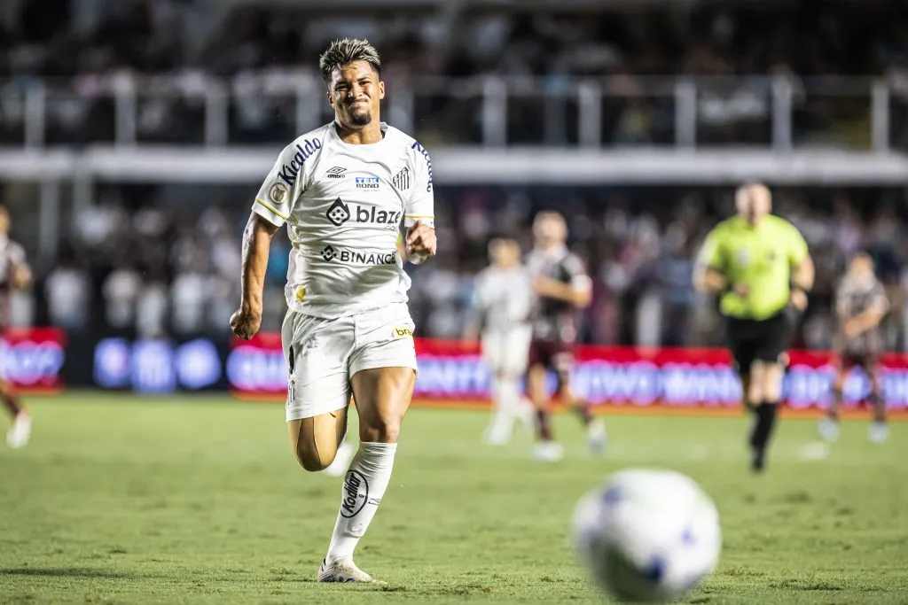 Marcos Leonardo jogador do Santos durante partida contra o Fluminense no estadio Vila Belmiro pelo campeonato Brasileiro A 2023. Foto: Abner Dourado/AGIF