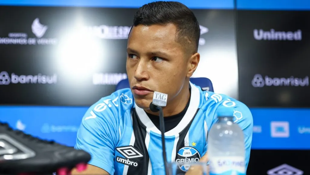 Marlon durante apresentação no Grêmio. Foto: Lucas Uebel/Grêmio FBPA