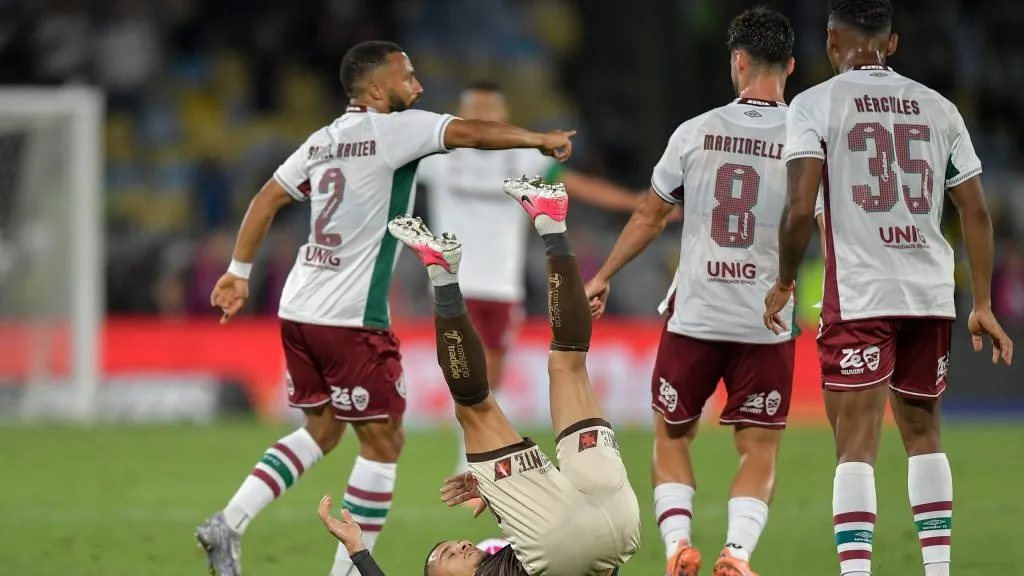 RJ – RIO DE JANEIRO – 20/10/2025 – BRASILEIRO A 2025, VASCO X FLUMINENSE – Coutinho jogador do Vasco disputa lance com Hercules jogador do Fluminense durante partida no estadio Maracana pelo campeonato Brasileiro A 2025. Foto: Thiago Ribeiro/AGIF