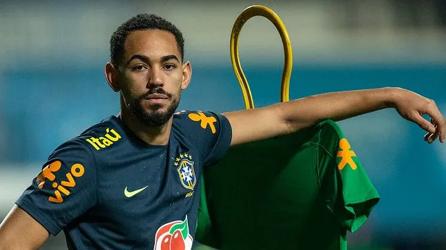 Matheus Cunha em treino da Seleção Brasileira – Foto: Ricardo Nogueira/CBF