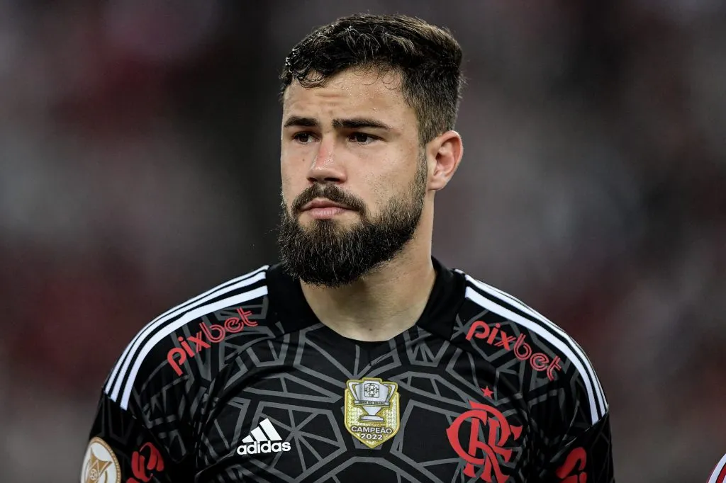Matheus Cunha goleiro do Flamengo durante partida contra o Internacional no estadio Maracana pelo campeonato Brasileiro A 2023. Foto: Thiago Ribeiro/AGIF