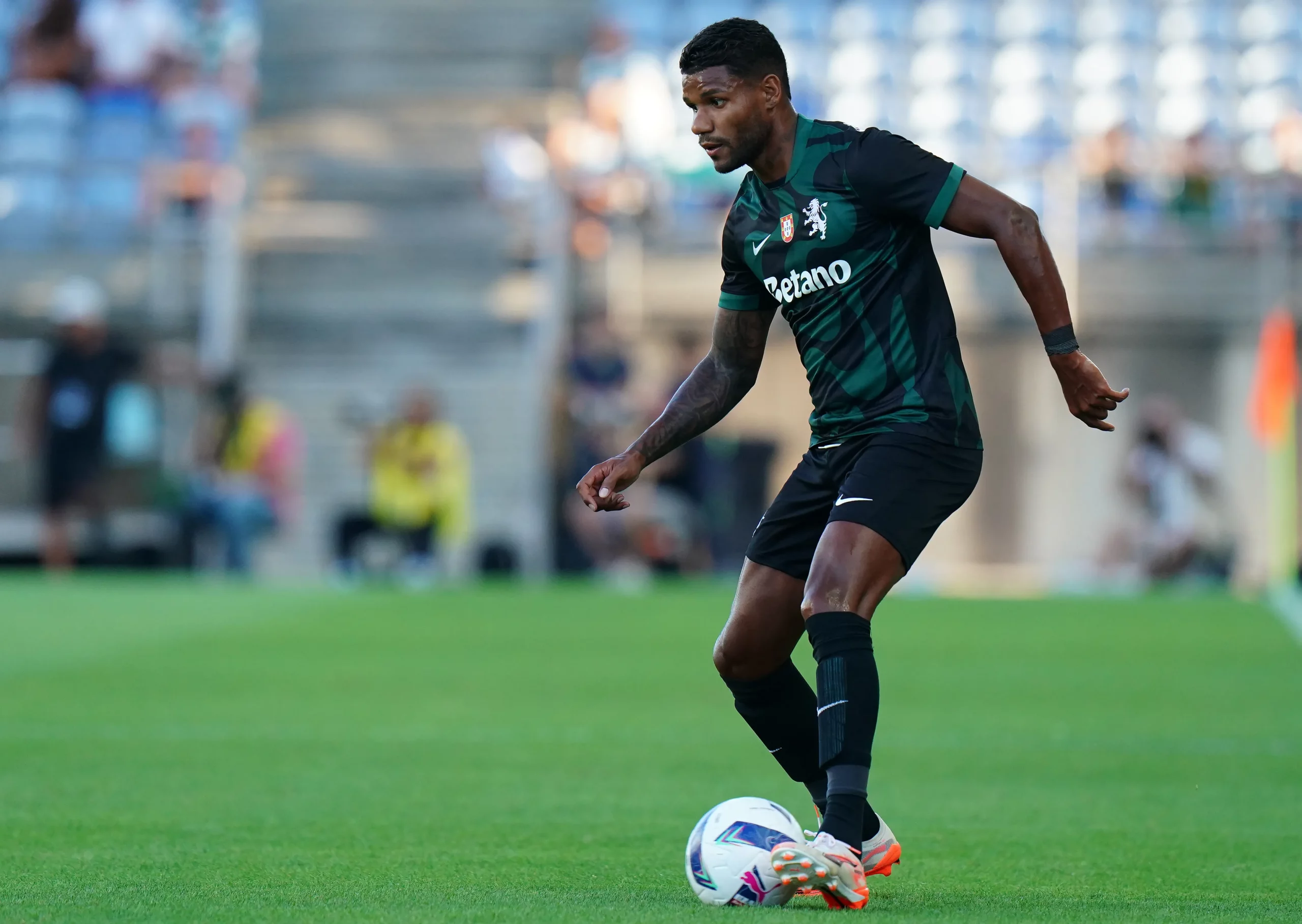 Lateral entra na mira do Corinthians. Photo by Gualter Fatia/Getty Images