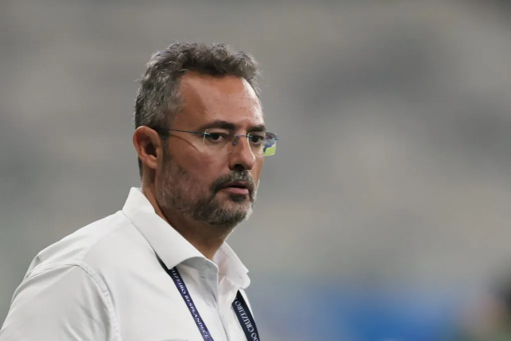 Alexandre Mattos em partida do Cruzeiro. Foto: Gilson Lobo/AGIF