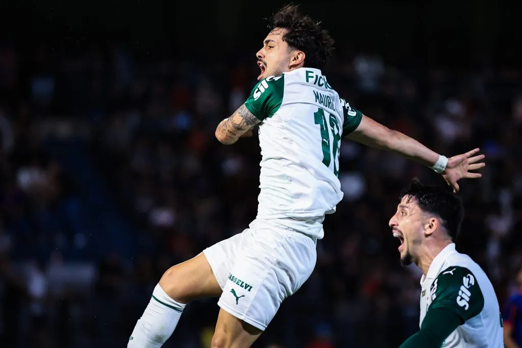 Mauricio, camisa 18 do Palmeiras comemora seu gol durante partida contra o Bragantino fora de casa pelo  campeonato Brasileiro A 2025.  Foto: Fabio Giannelli/AGIF