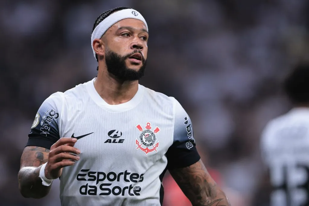 Memphis em partida com o Atlético-GO. Foto: Ettore Chiereguini/AGIF