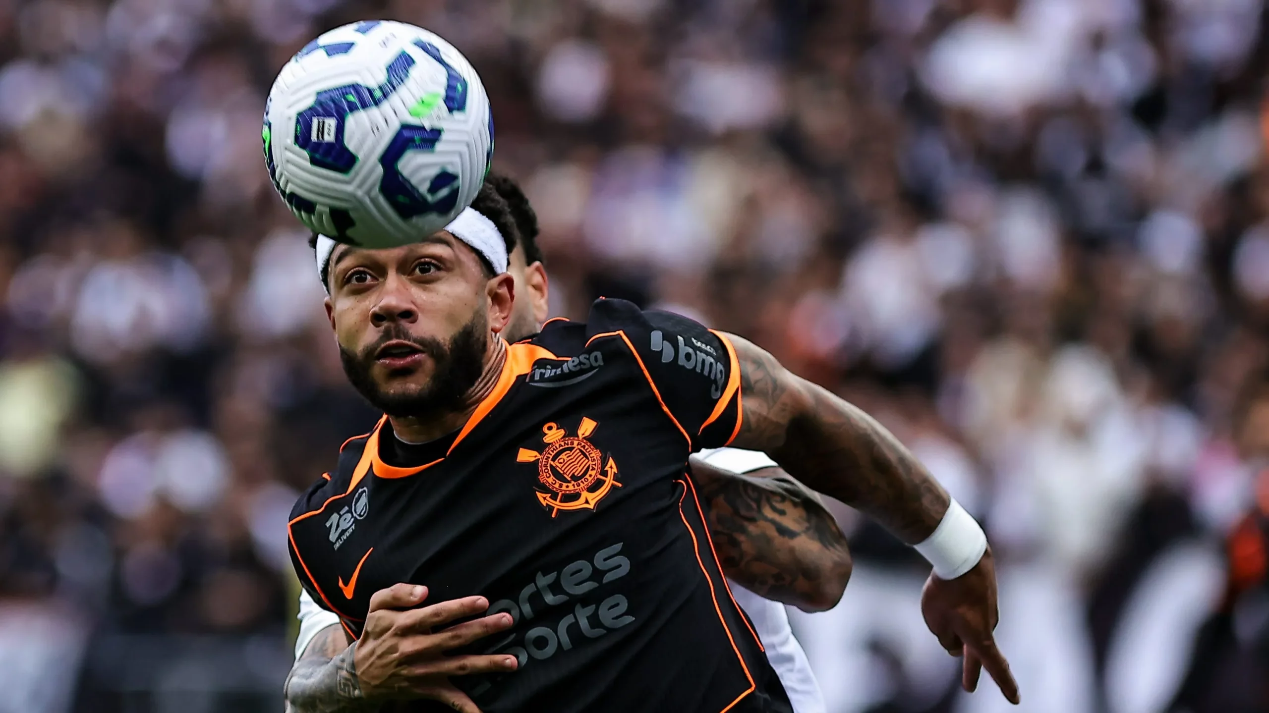 SP – SAO PAULO – 09/11/2025 – BRASILEIRO A 2025, CORINTHIANS X CEARA – Memphis Depay jogador do Corinthians durante partida contra o Ceara no estadio Arena Corinthians pelo campeonato Brasileiro A 2025.  Foto: Fabio Giannelli/AGIF