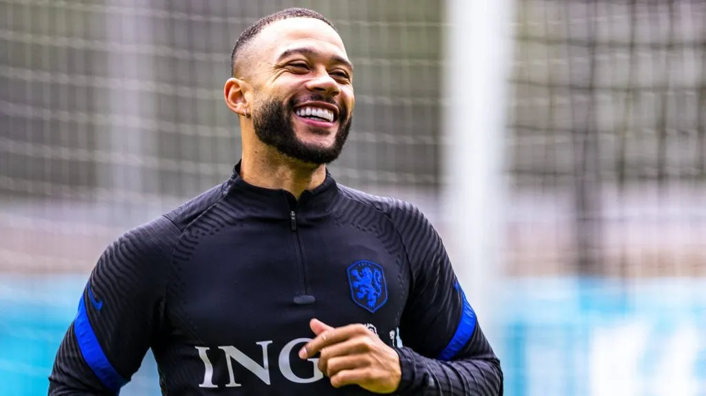 Memphis Depay dando risada - Foto: IMAGO