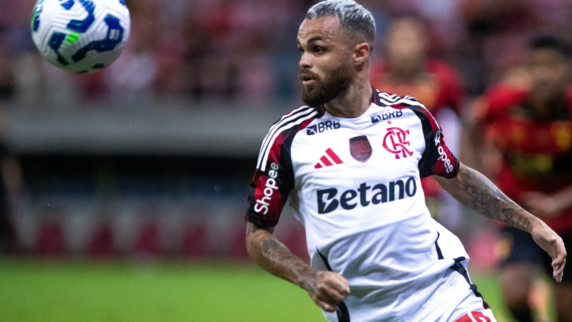 PE – SÃO LOURENÇO DA MATA – 15/11/2025 – BRASILEIRO A 2025, SPORT X FLAMENGO – Michael jogador do Flamengo durante partida contra o Sport no estádio Arena Pernambuco pelo campeonato Brasileiro A 2025. Foto: Rafael Vieira/AGIF