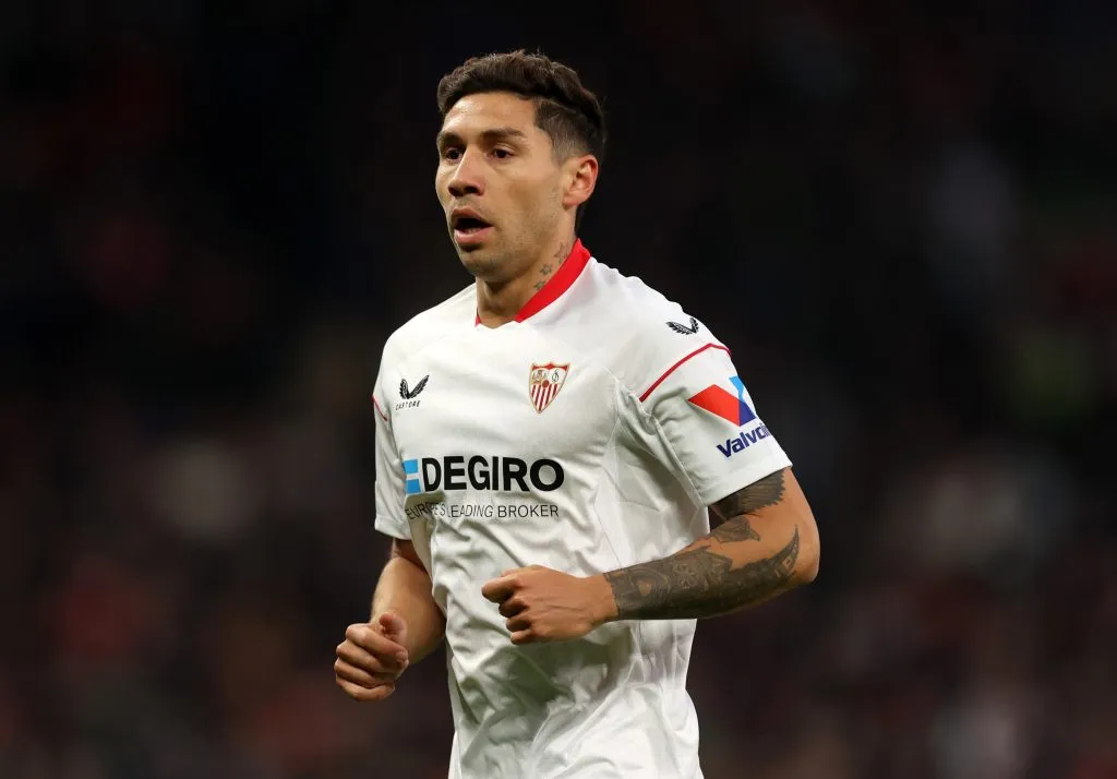 Montiel com a camisa do Sevilla. (Foto: Catherine Ivill/Getty Images)