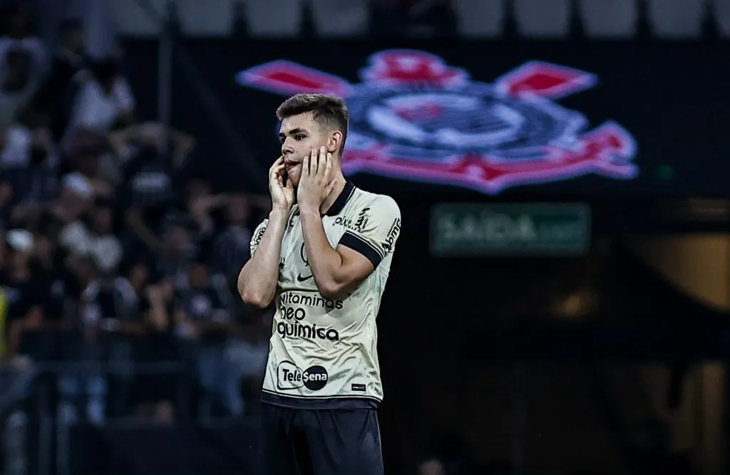 Moscardo jogador do Corinthians lamenta durante partida contra o Internacional no estadio Arena Corinthians pelo campeonato Brasileiro A 2023. Foto: Fabio Giannelli/AGIF