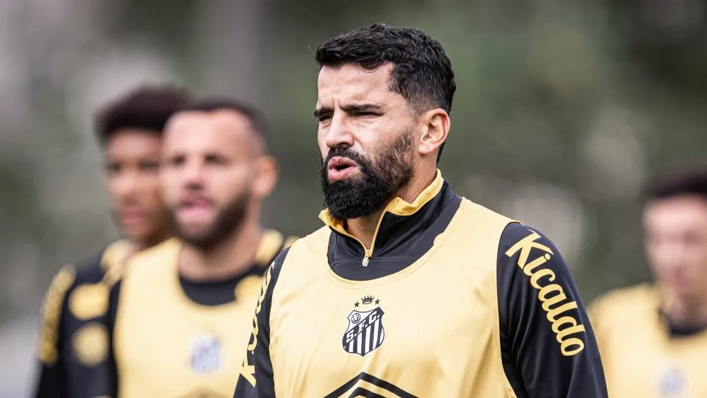 Tomás Rincón em partida pelo Santos - Foto: Reinaldo Campos/AGIF