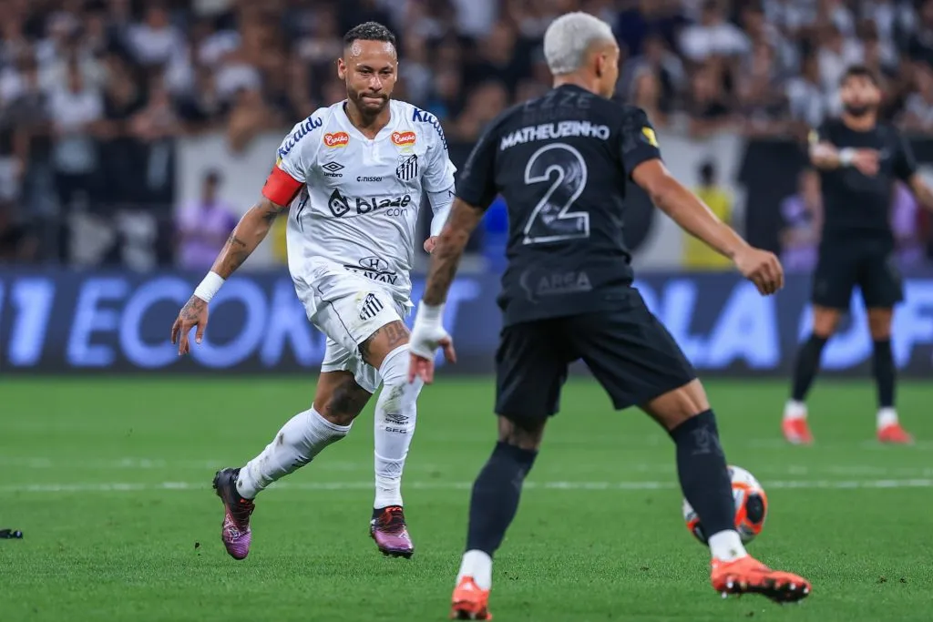 Neymar em ação pelo Santos. Foto: Marcello Zambrana/AGIF